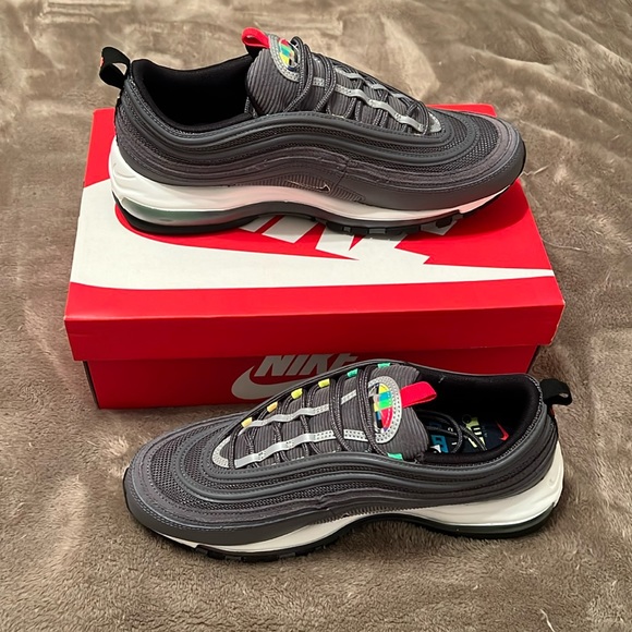 New mens size 10.5 Nike Air Max 97 SE